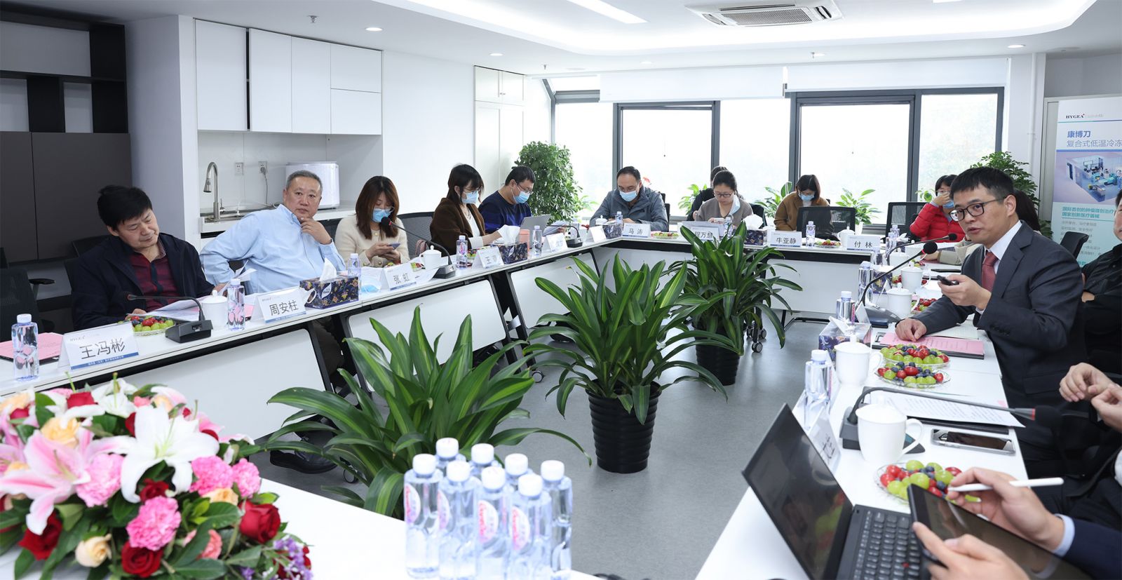 北京市科委、中關(guān)村管委會一級巡視員張虹一行蒞臨海杰亞醫(yī)療調(diào)研考察